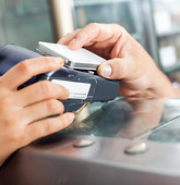 System płatności Paybynet: Wkrótce w urzędzie zapłacisz smartfonem